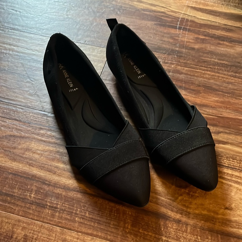 Anne Klein - Black Flats - Pointed - 8.5